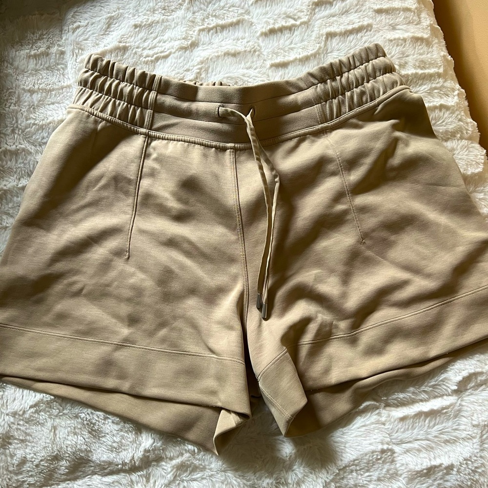 Lululemon Soft Ambitions 4” Shorts